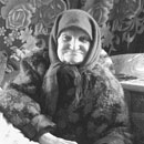 90-летняя Александра Бедула, муж которой выдавал узникам орудия труда